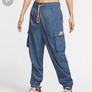 NIKE CLASH ICON WOMEN CARGO PANTS